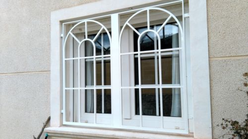 rejas de hierro lacado en blanco para ventanas 03