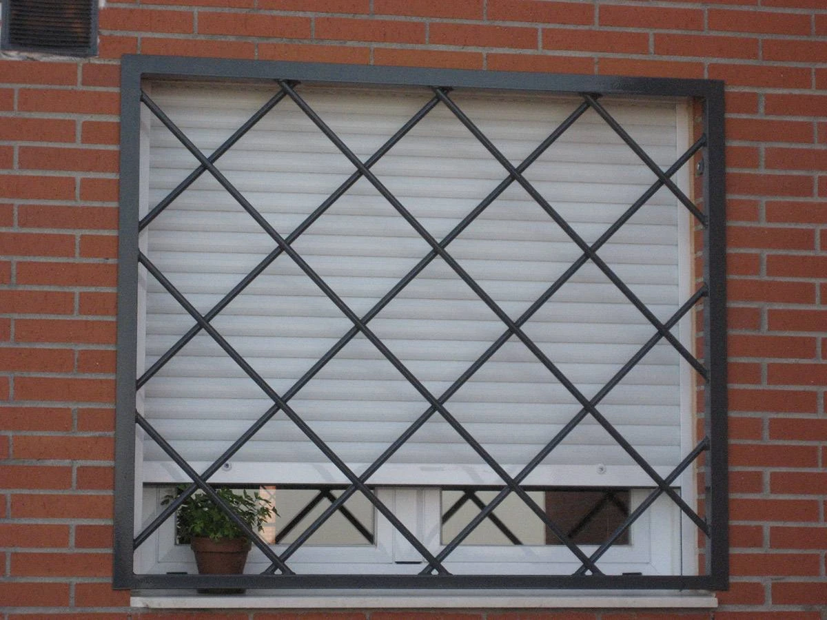 rejas ventanas rombos